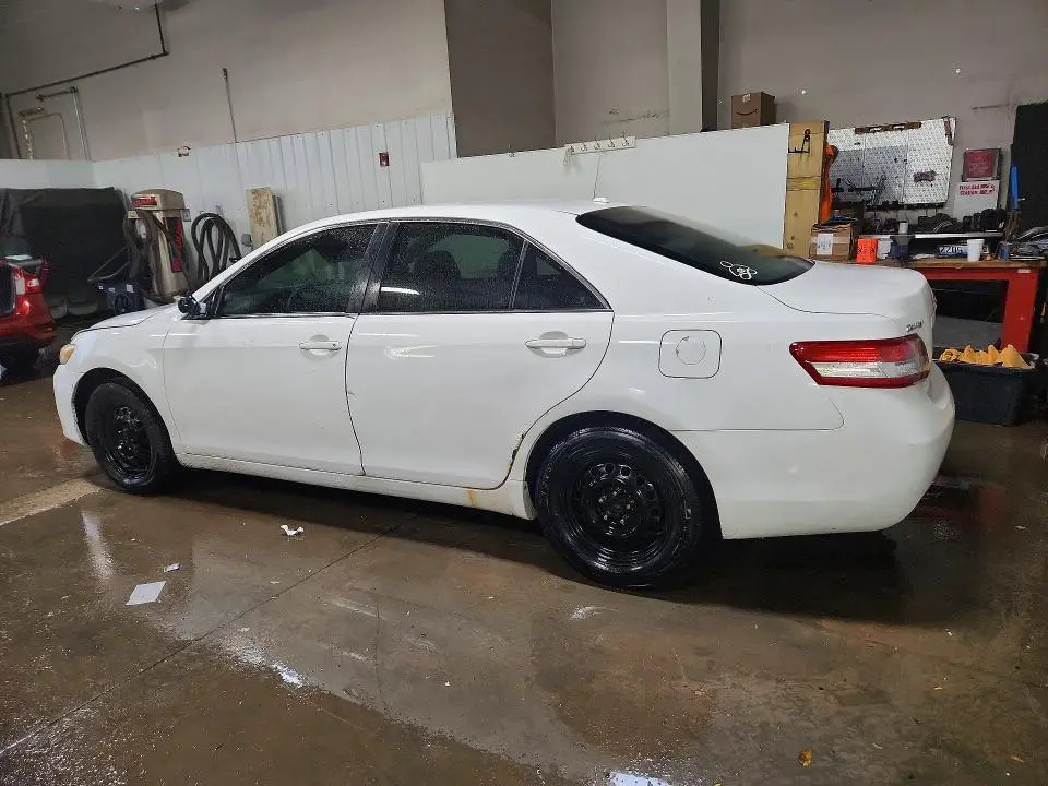 2011 TOYOTA CAMRY LE  