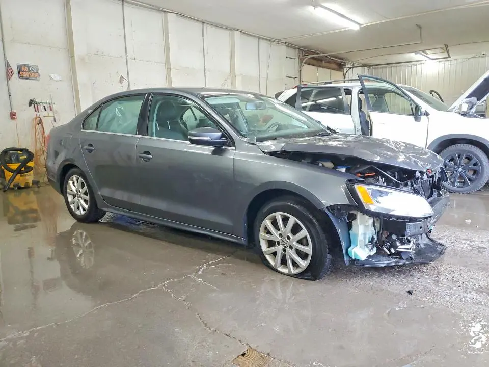 2013 VOLKSWAGEN JETTA SE  