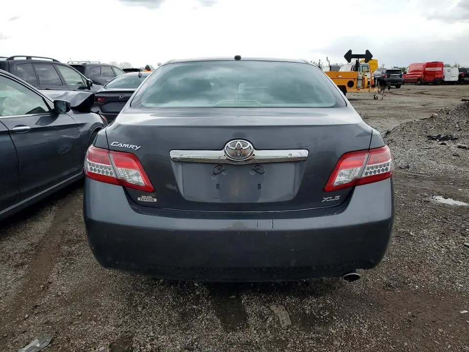 2010 TOYOTA CAMRY XLE  