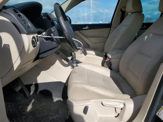 2011 VOLKSWAGEN TIGUAN S  