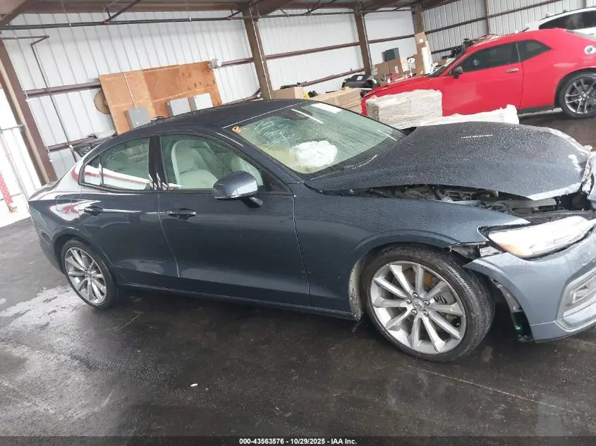 2021 VOLVO S60 T6 MOMENTUM