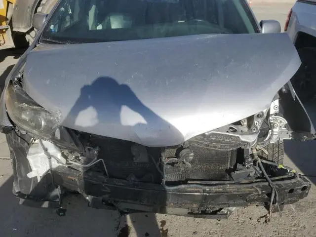 2018 TOYOTA SIENNA SE  