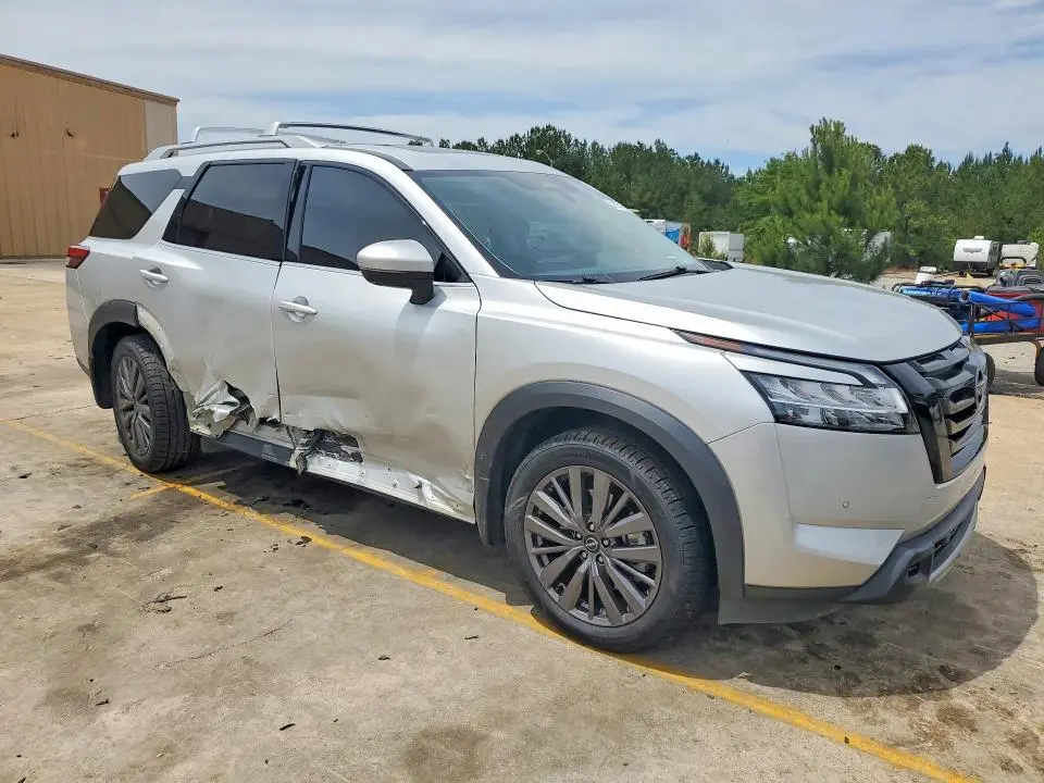 2024 NISSAN PATHFINDER SL  