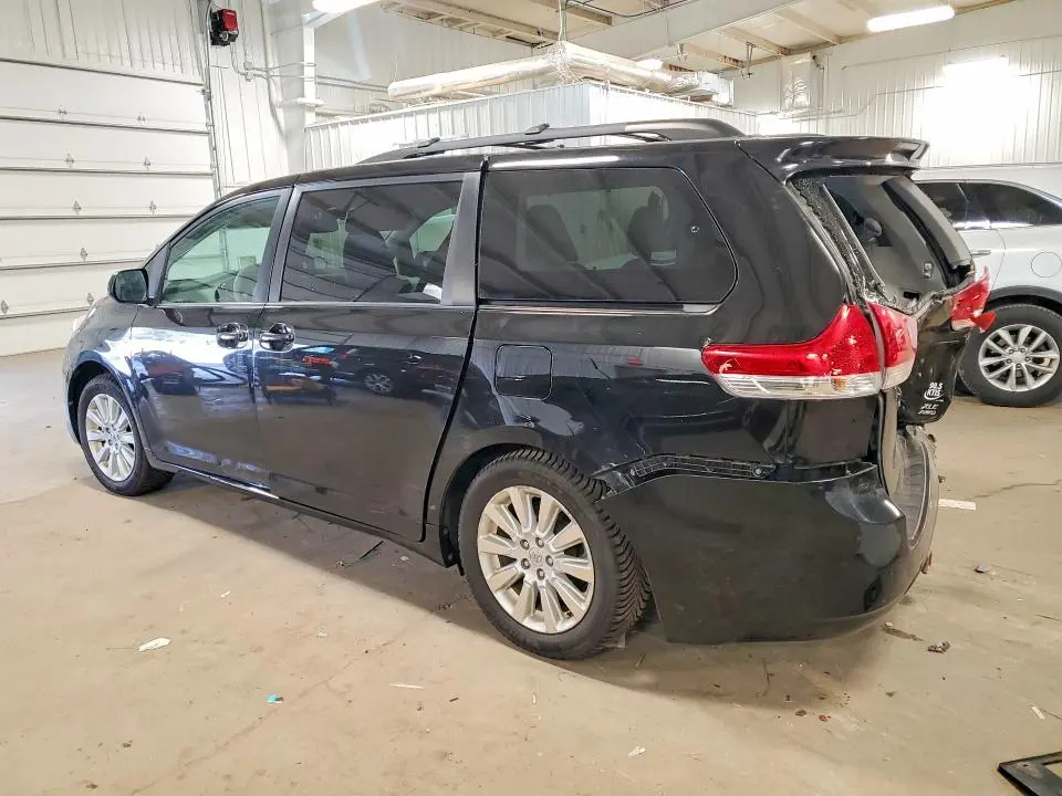 2012 TOYOTA SIENNA XLE  