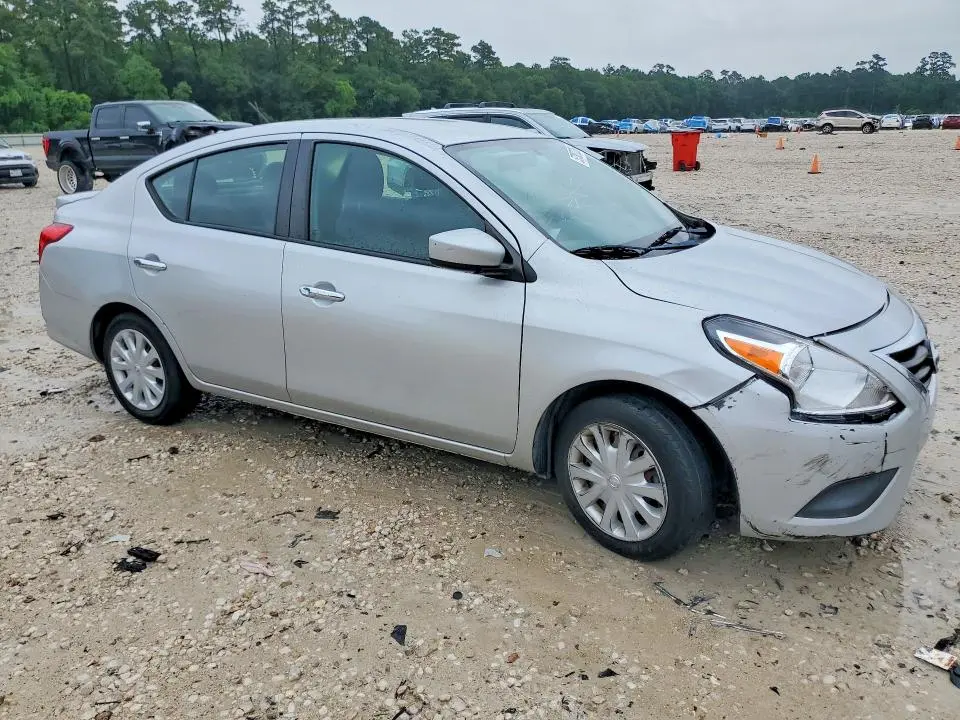 2019 NISSAN VERSA SV  
