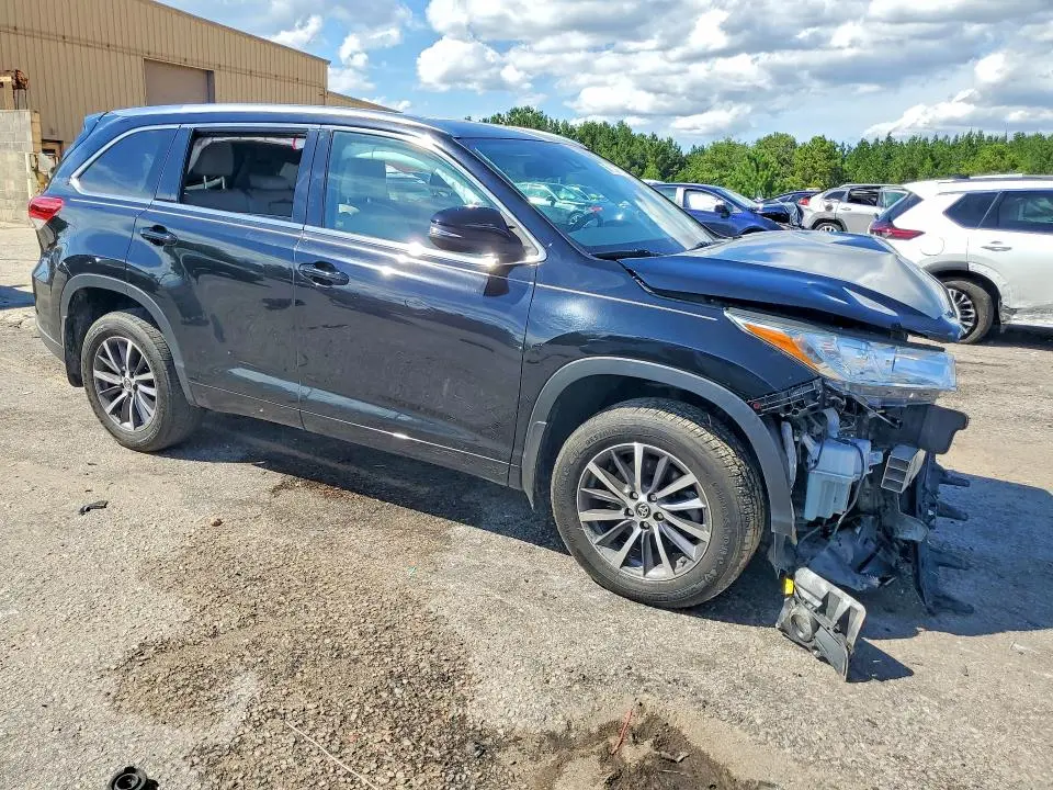 2017 TOYOTA HIGHLANDER XLE  