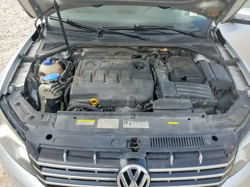 2015 VOLKSWAGEN PASSAT SE  
