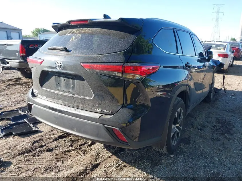 2022 TOYOTA HIGHLANDER XLE