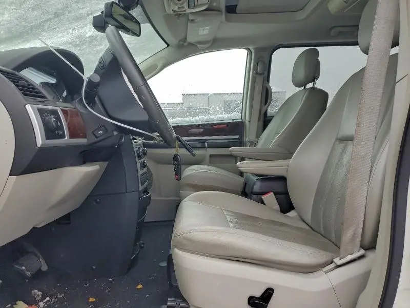 2010 CHRYSLER TOWN & COUNTRY TOURING PLUS  