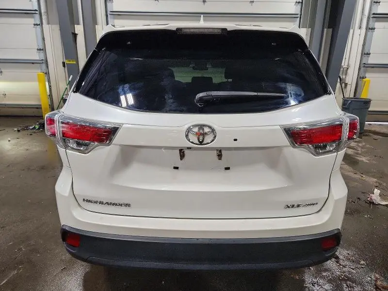 2016 TOYOTA HIGHLANDER XLE  
