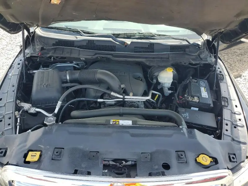 2016 RAM 1500 SLT  