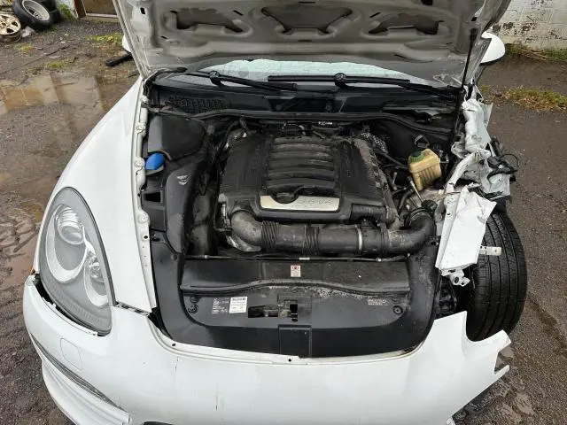 2013 PORSCHE CAYENNE   