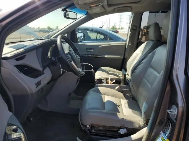 2017 TOYOTA SIENNA XLE  