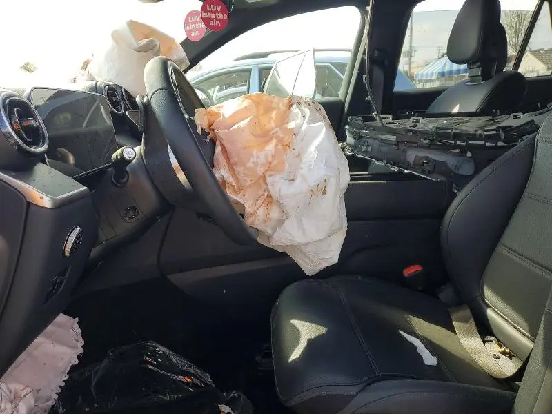 2025 MERCEDES-BENZ GLC 300  