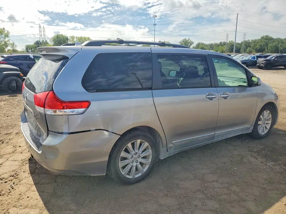 2011 TOYOTA SIENNA LIMITED 7-PASSENGER  