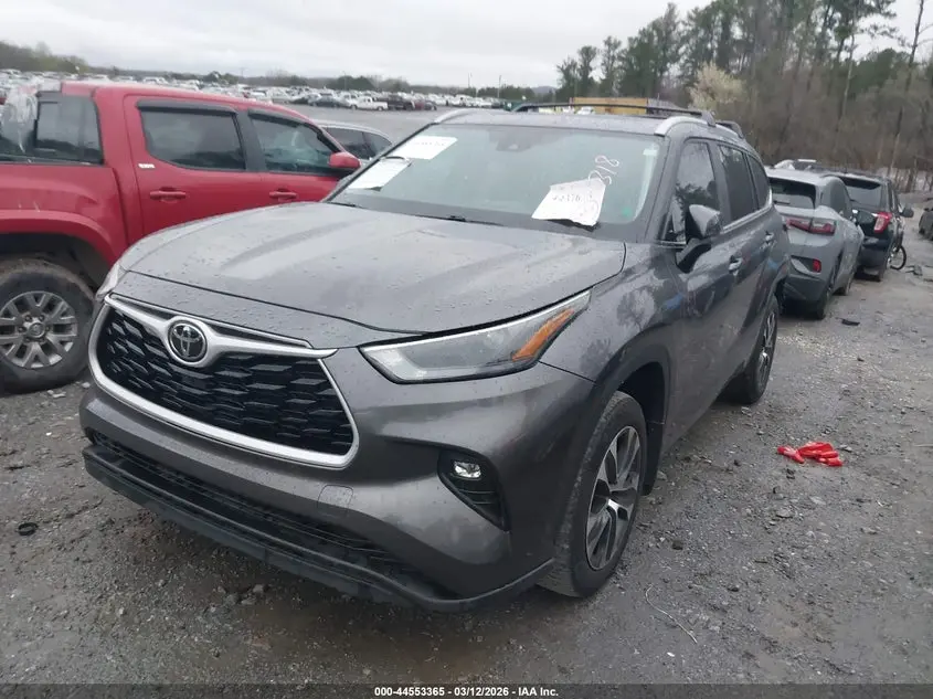 2024 TOYOTA HIGHLANDER XLE