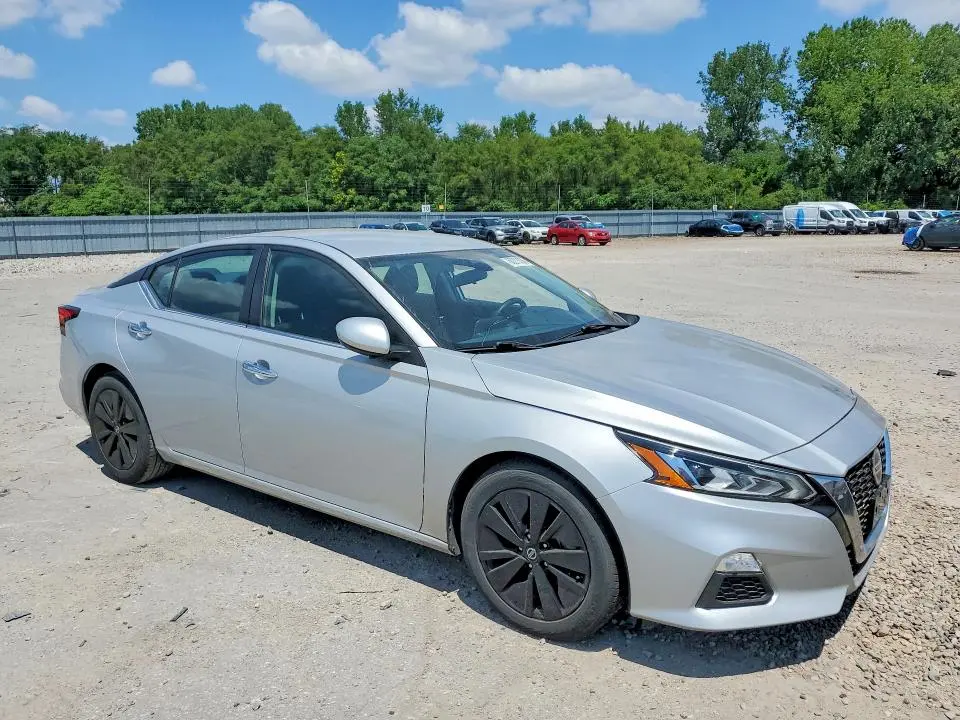 2021 NISSAN ALTIMA SV  