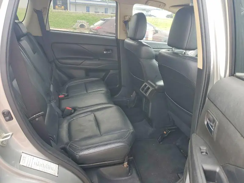 2019 MITSUBISHI OUTLANDER SE  