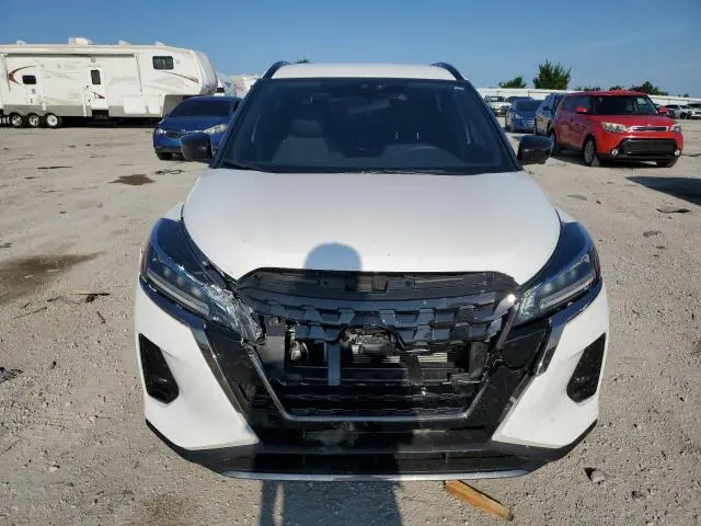 2024 NISSAN KICKS SR  