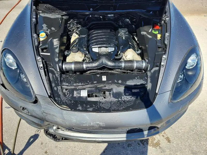 2013 PORSCHE CAYENNE GTS  