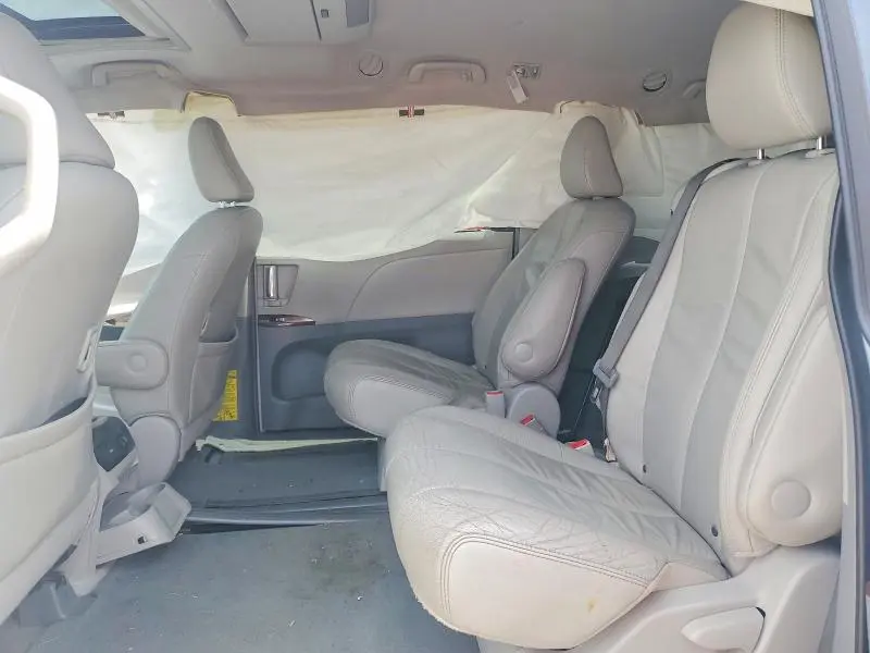 2013 TOYOTA SIENNA XLE 8-PASSENGER  