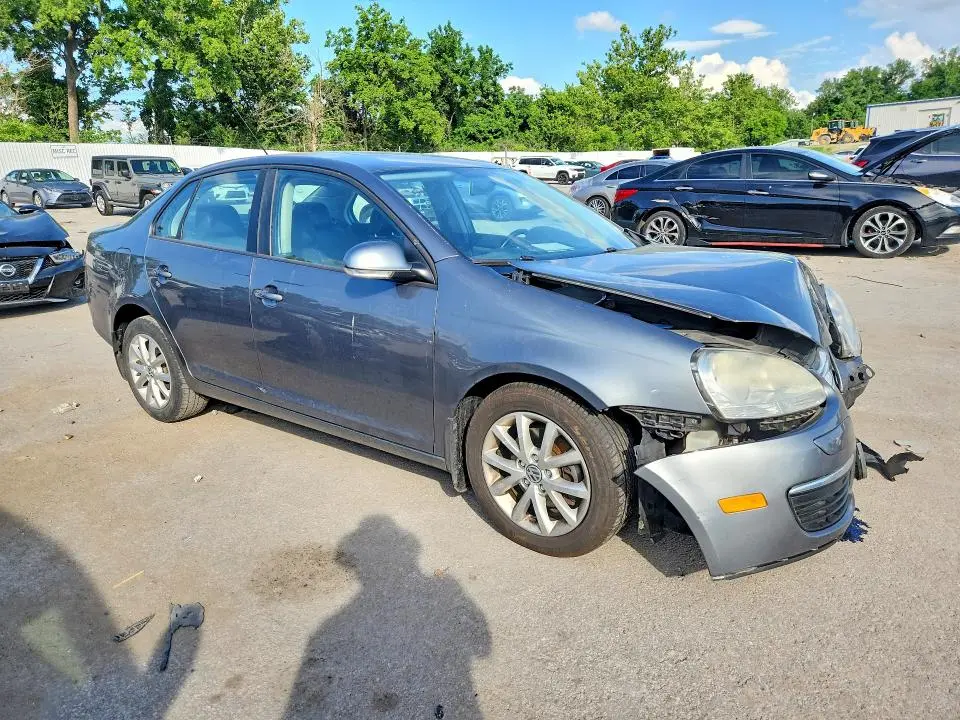 2010 VOLKSWAGEN JETTA SE  