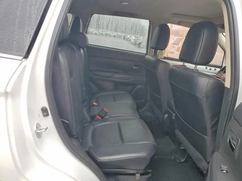 2018 MITSUBISHI OUTLANDER SE  