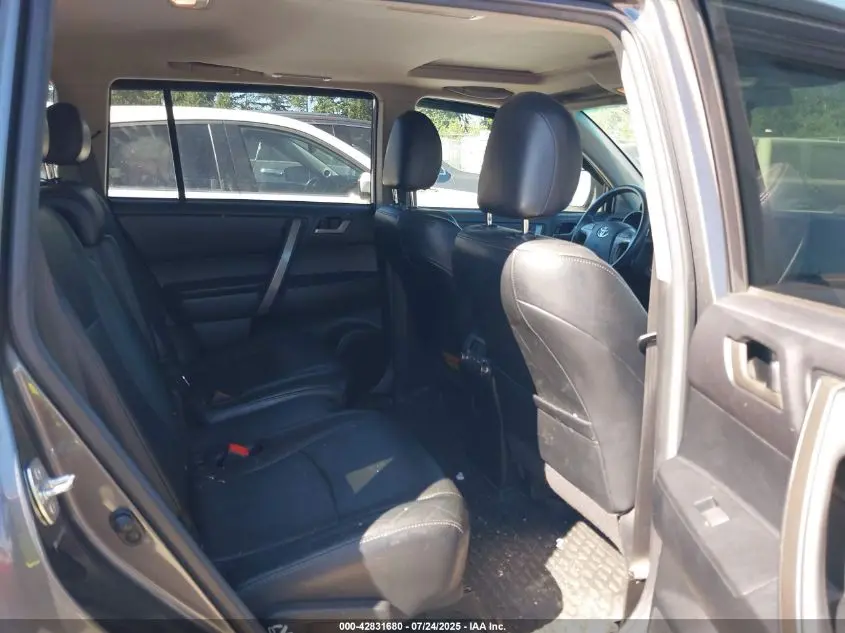 2010 TOYOTA HIGHLANDER SE V6