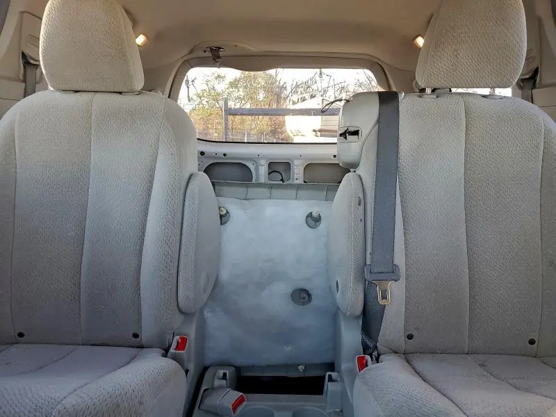 2013 TOYOTA SIENNA LE  