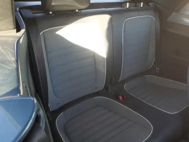 2016 VOLKSWAGEN BEETLE S/SE  