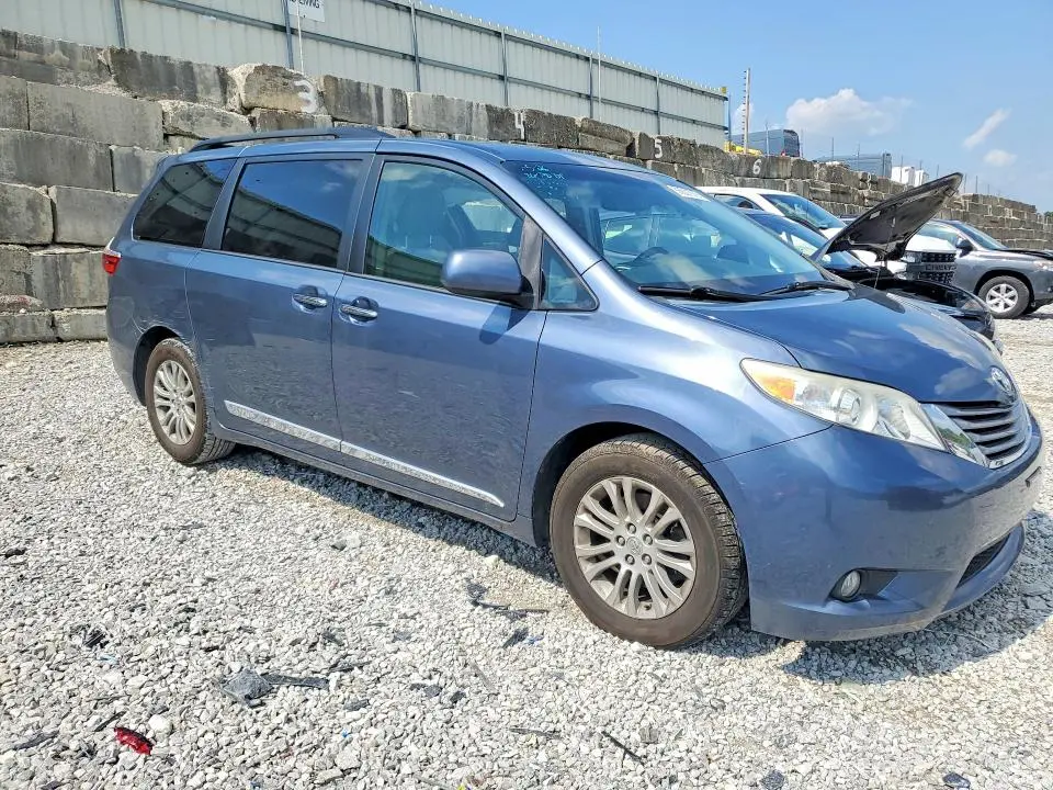 2015 TOYOTA SIENNA XLE 8-PASSENGER  