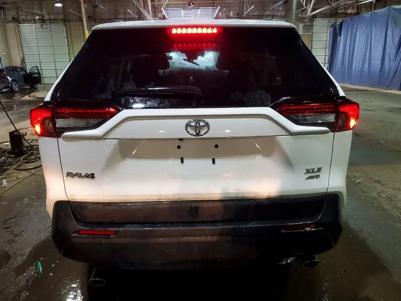 2025 TOYOTA RAV4 XLE  