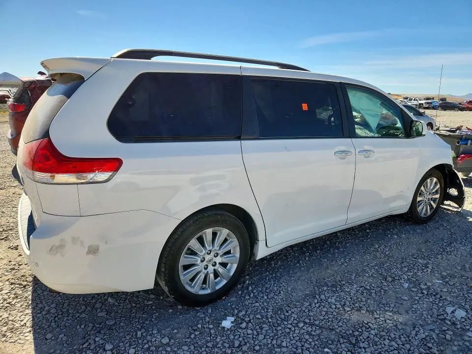 2013 TOYOTA SIENNA XLE 7-PASSENGER  