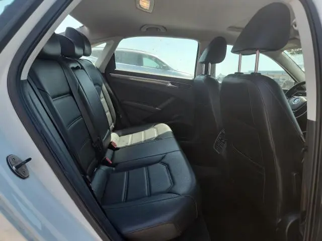2016 VOLKSWAGEN PASSAT SE  