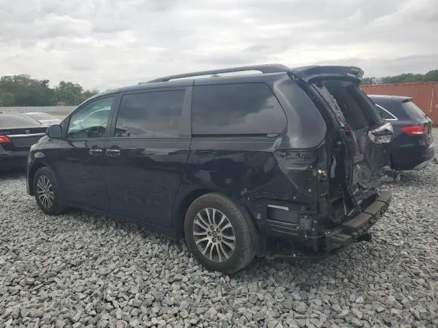 2020 TOYOTA SIENNA XLE  