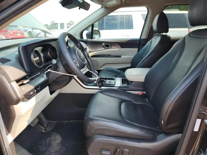 2024 KIA CARNIVAL LX  