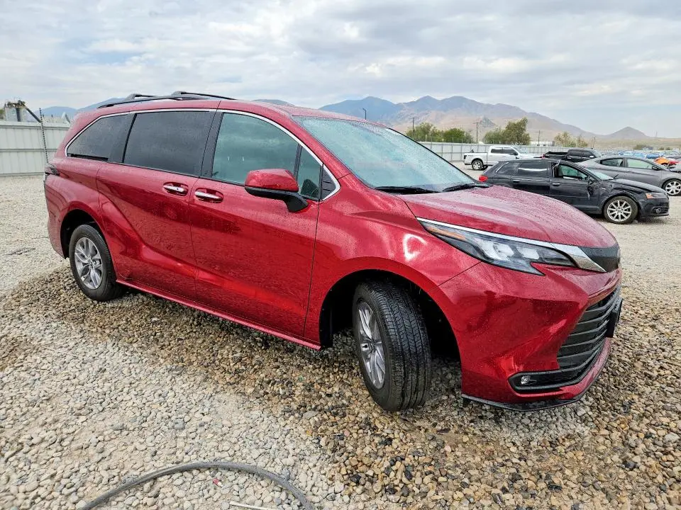 2026 TOYOTA SIENNA XLE 7-PASSENGER  