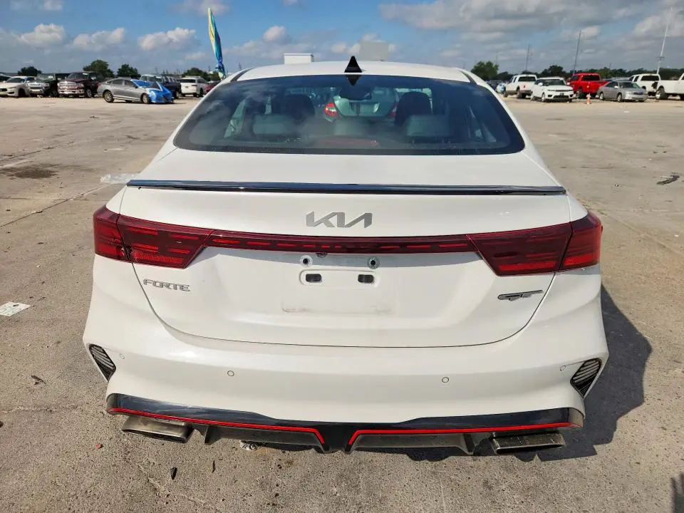 2023 KIA FORTE GT  