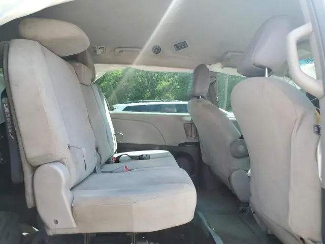 2017 TOYOTA SIENNA   