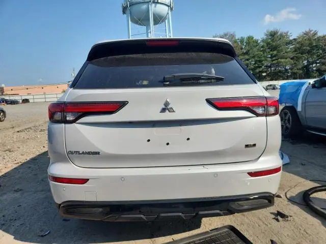 2024 MITSUBISHI OUTLANDER SE  