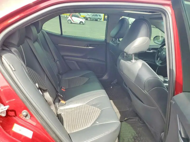 2018 TOYOTA CAMRY SE  