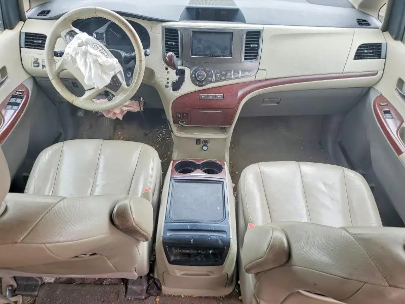 2013 TOYOTA SIENNA XLE 8-PASSENGER  