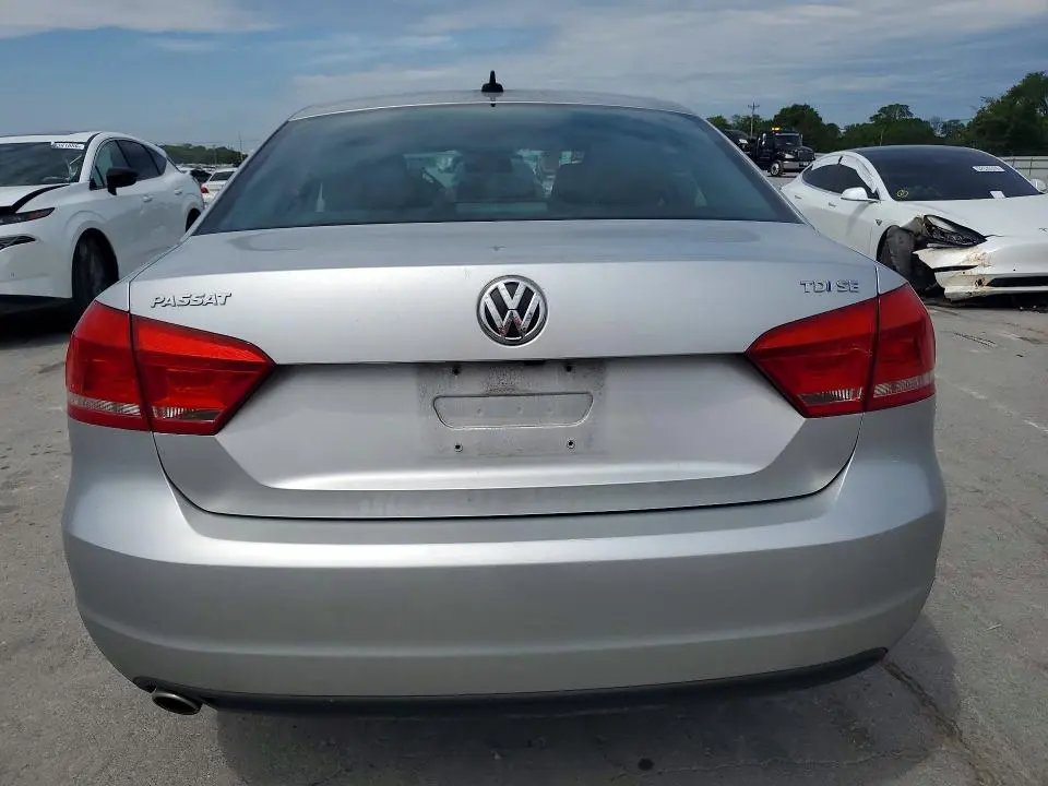 2015 VOLKSWAGEN PASSAT SE  