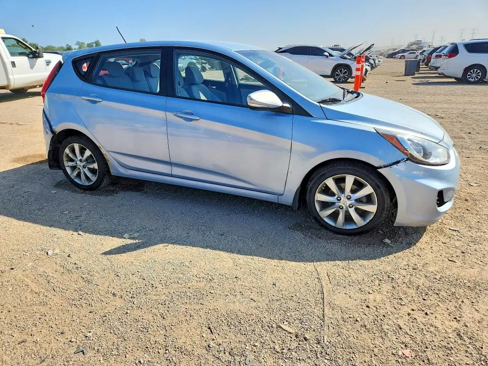 2013 HYUNDAI ACCENT SE  
