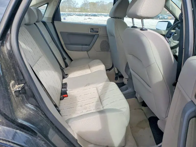 2010 FORD FOCUS SE  