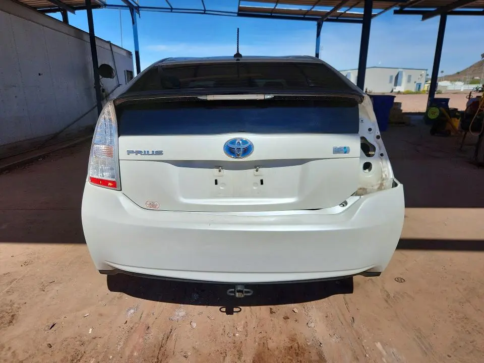 2010 TOYOTA PRIUS III  