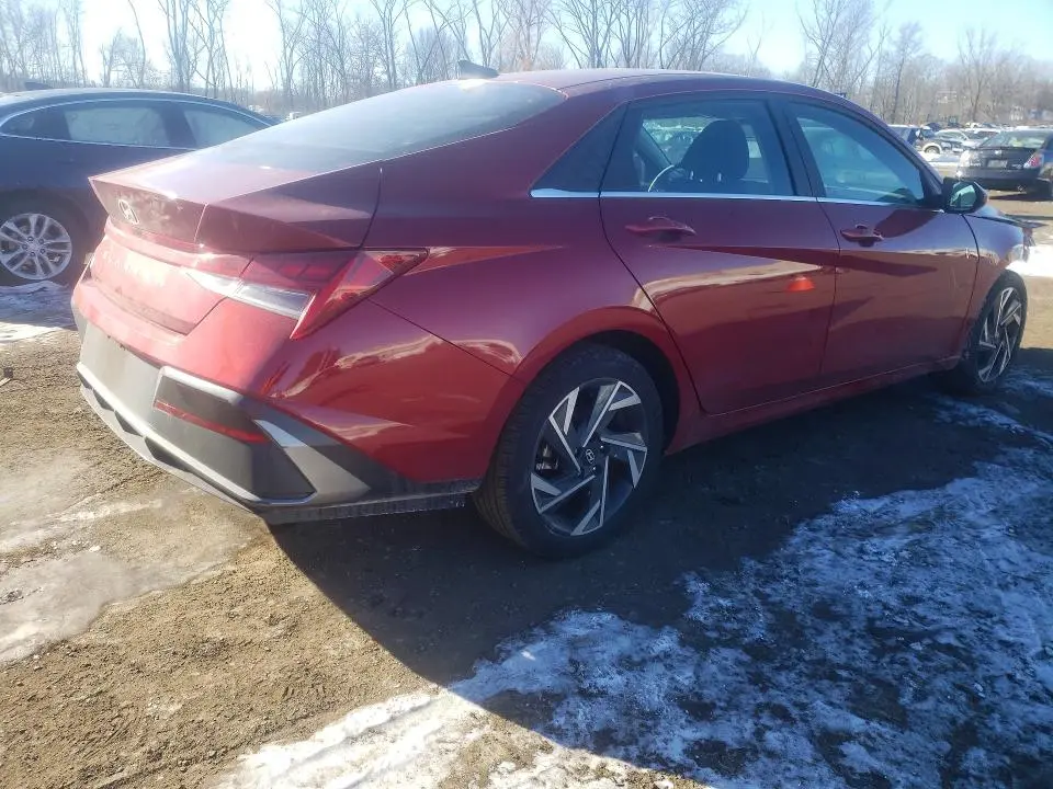 2024 HYUNDAI ELANTRA SEL  