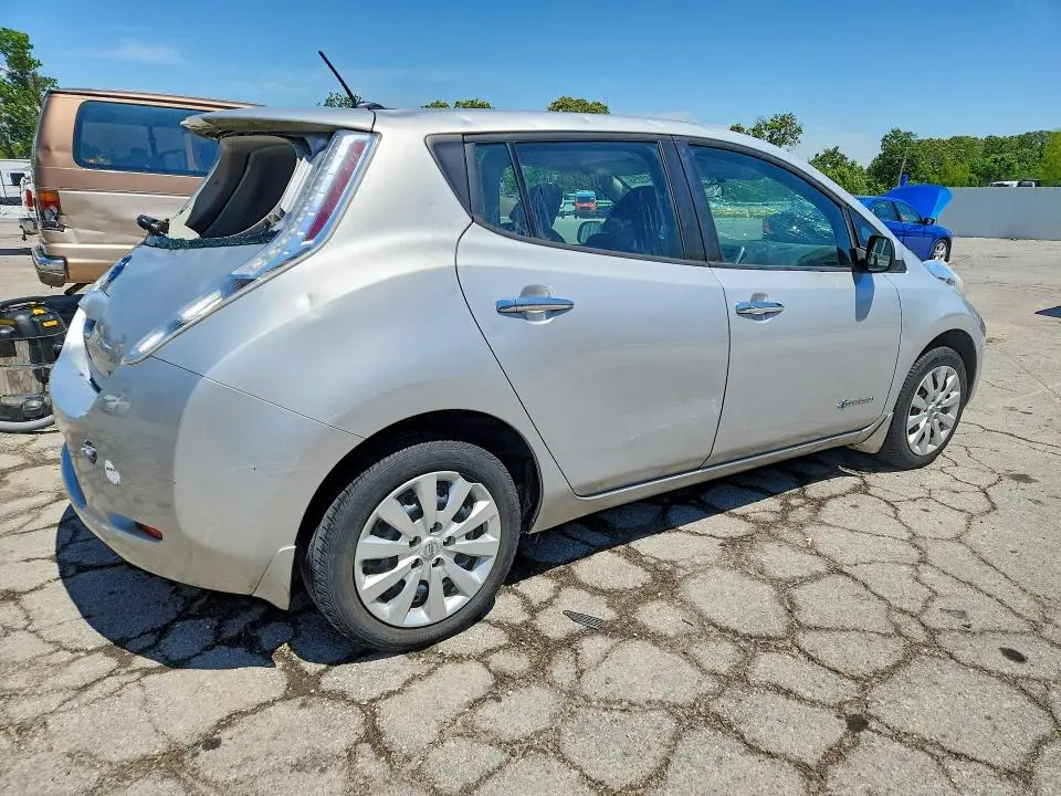 2015 NISSAN LEAF S  