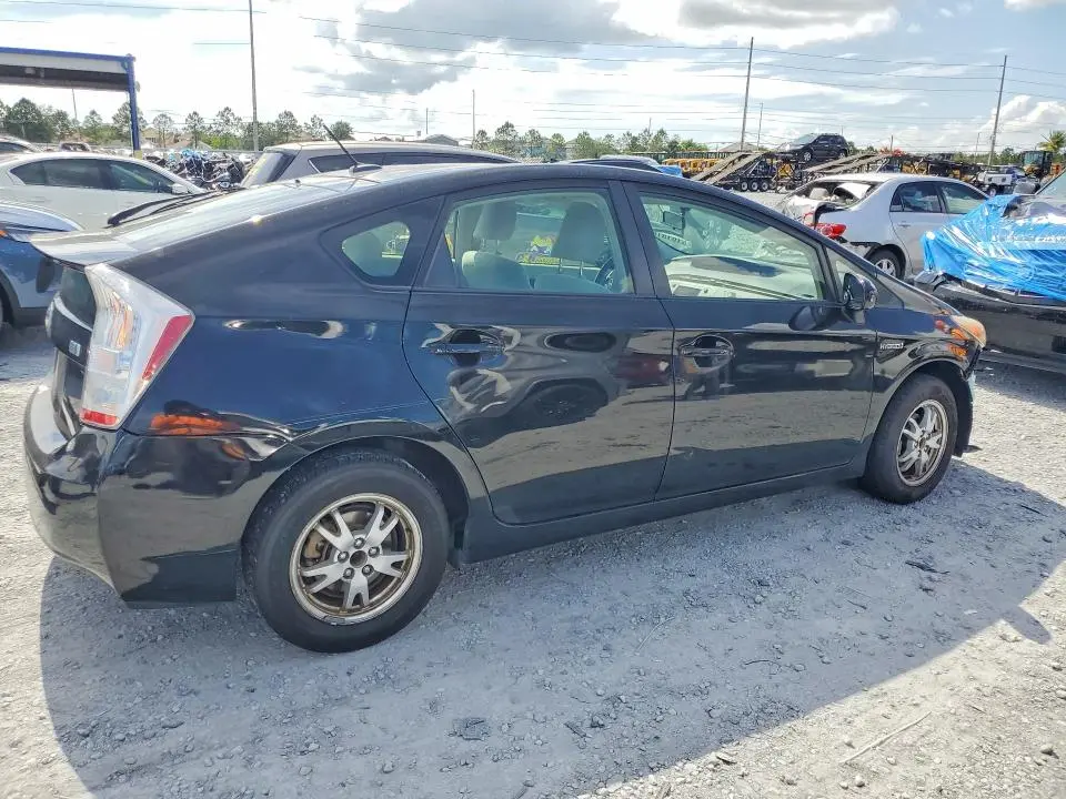 2011 TOYOTA PRIUS THREE  