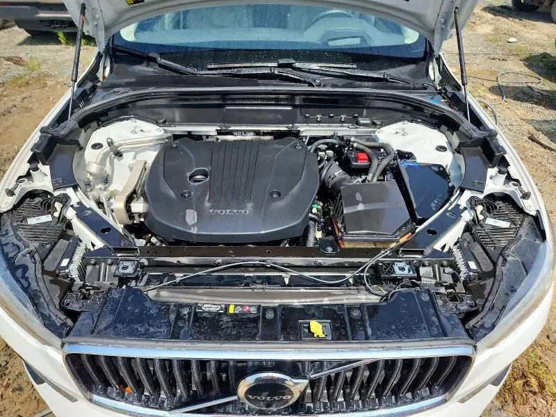 2022 VOLVO XC60 B5 MOMENTUM  